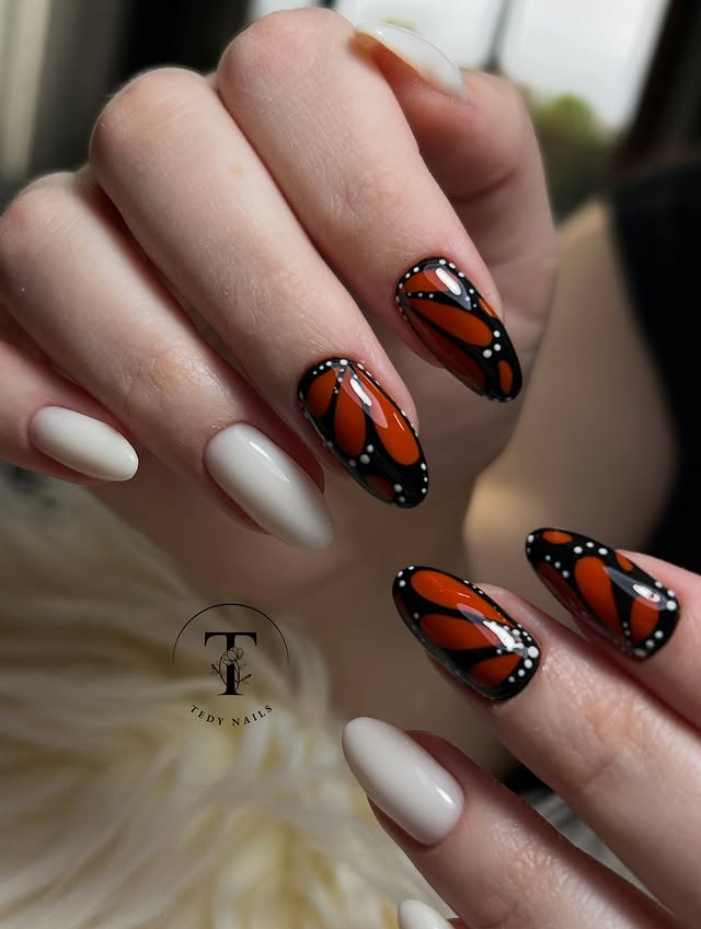 Nail art by Teodora